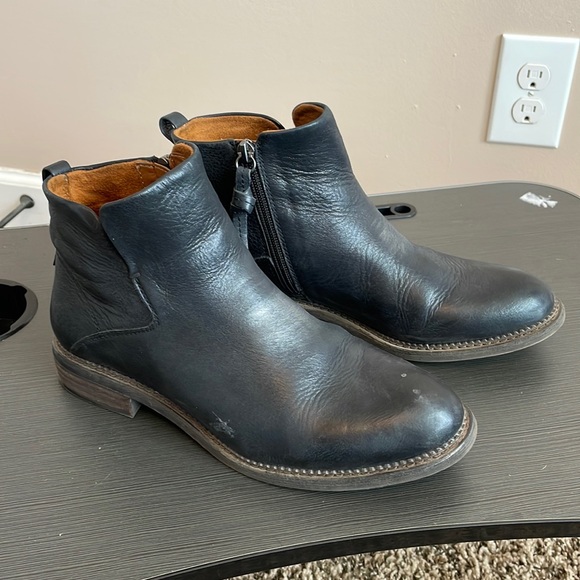 Boots - Picture 6 of 7